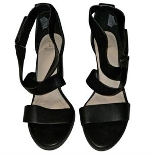 Simple Vera Vera Wang Black Neutral Strappy Shoes Size 7.5 M